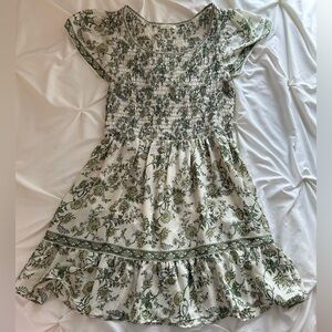 Nordstrom Women’s Short Sleeve Scoop Neck Mini Dress Green and White Floral